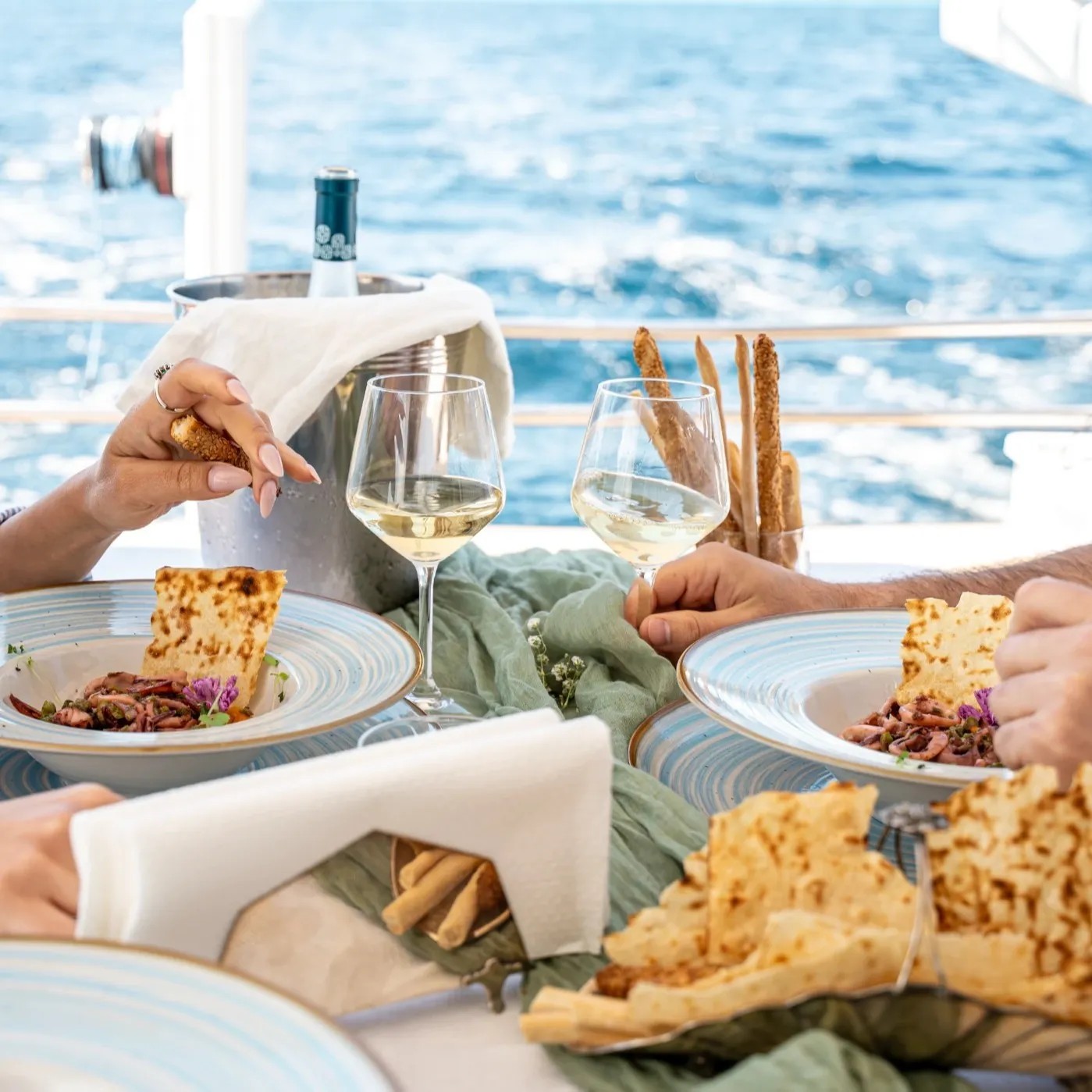 Image alt description