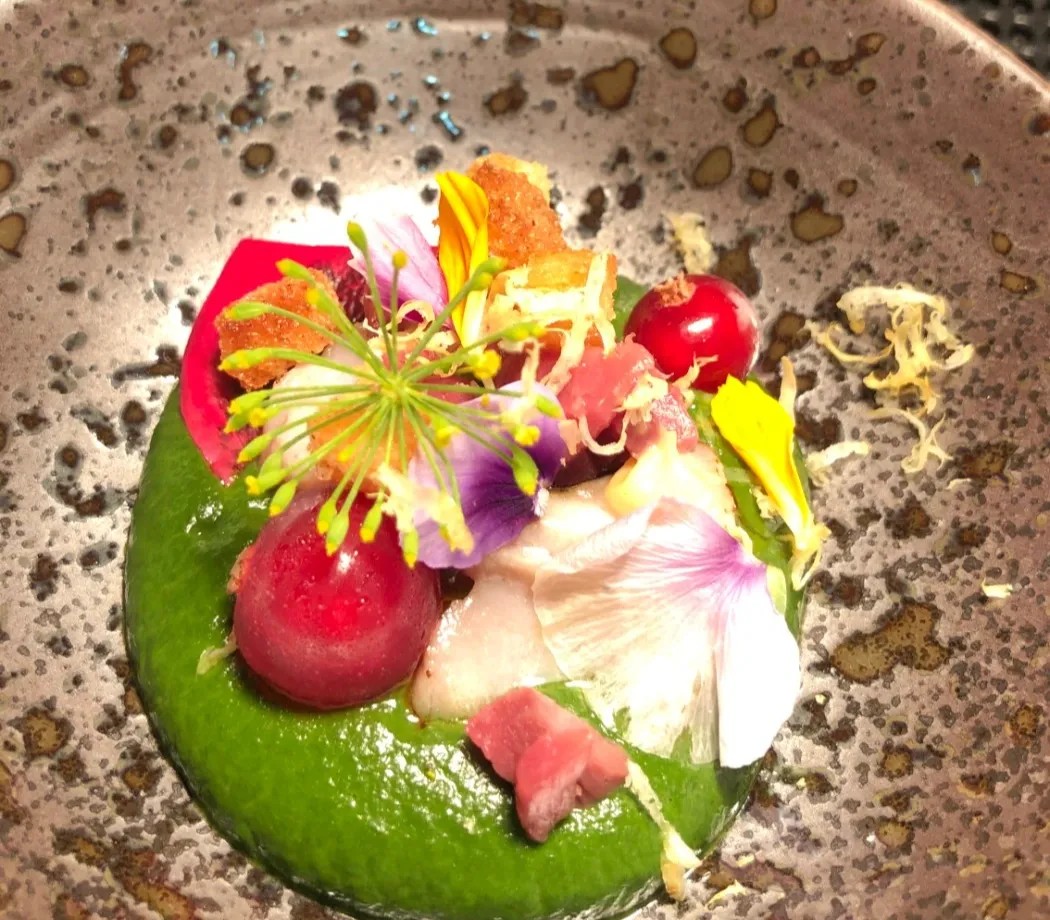 Image alt description