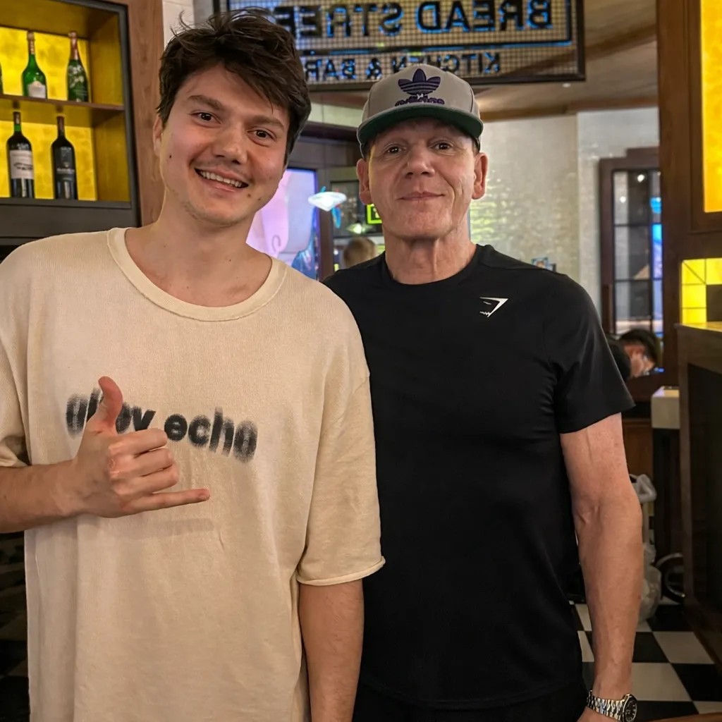 Image alt description