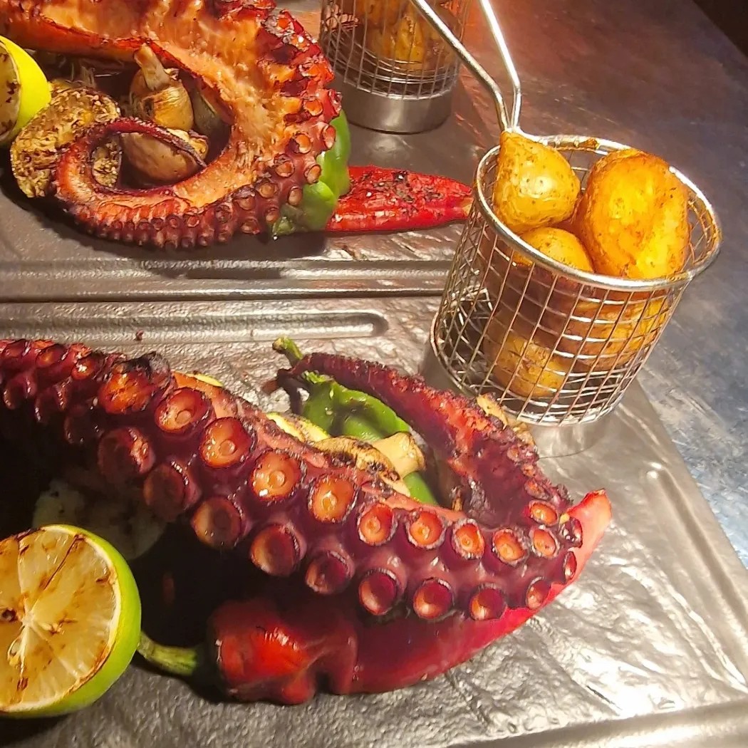 Image alt description