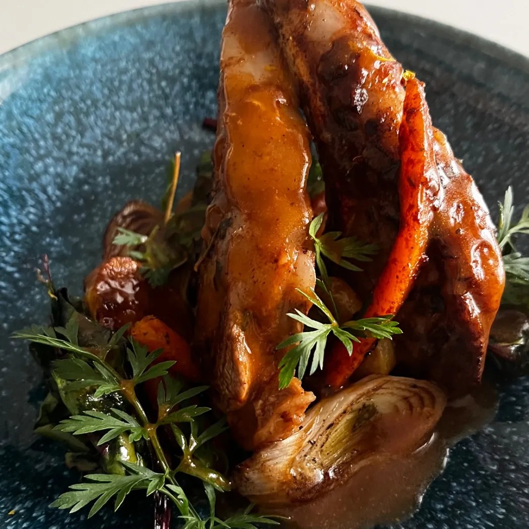 Image alt description