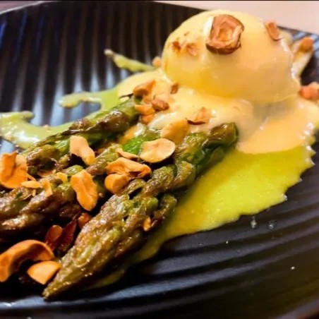 Image alt description