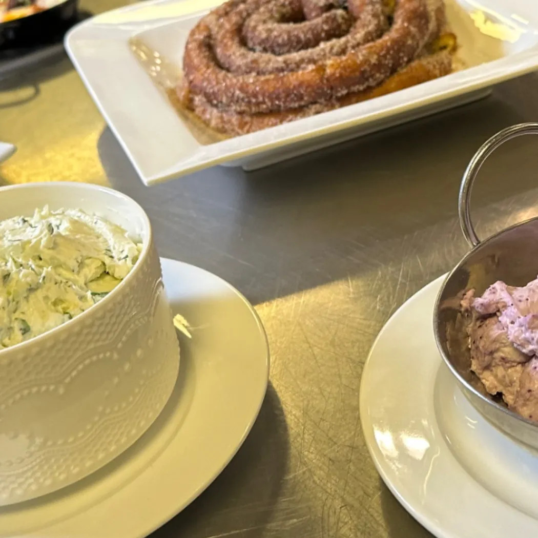 Image alt description