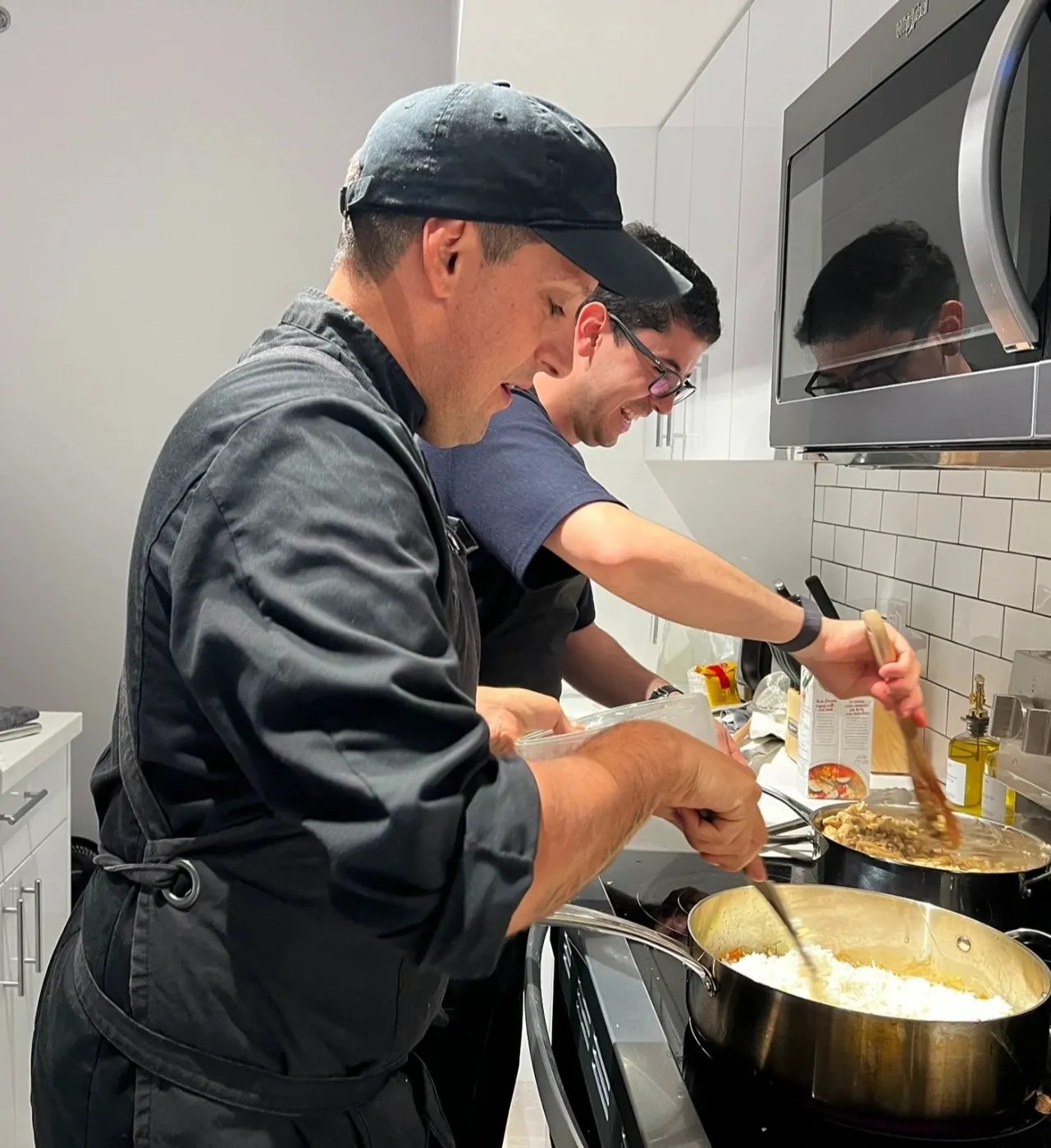 Image alt description