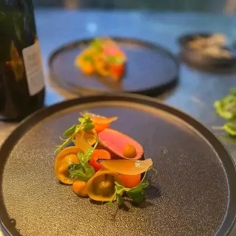 Image alt description