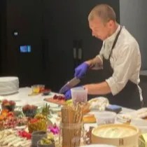 Image alt description