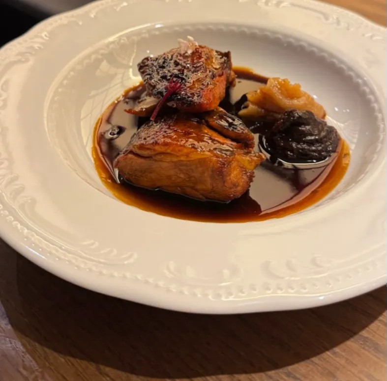 Image alt description