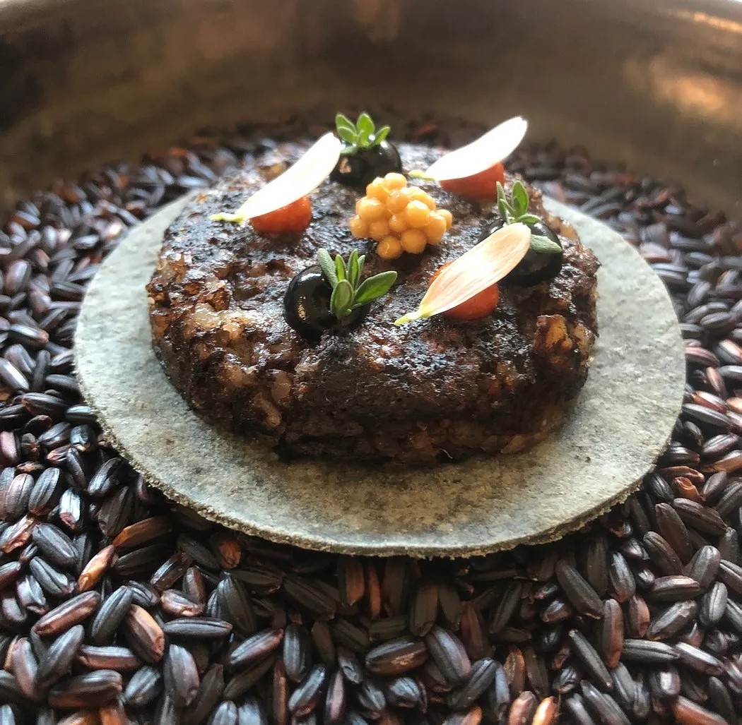 Image alt description