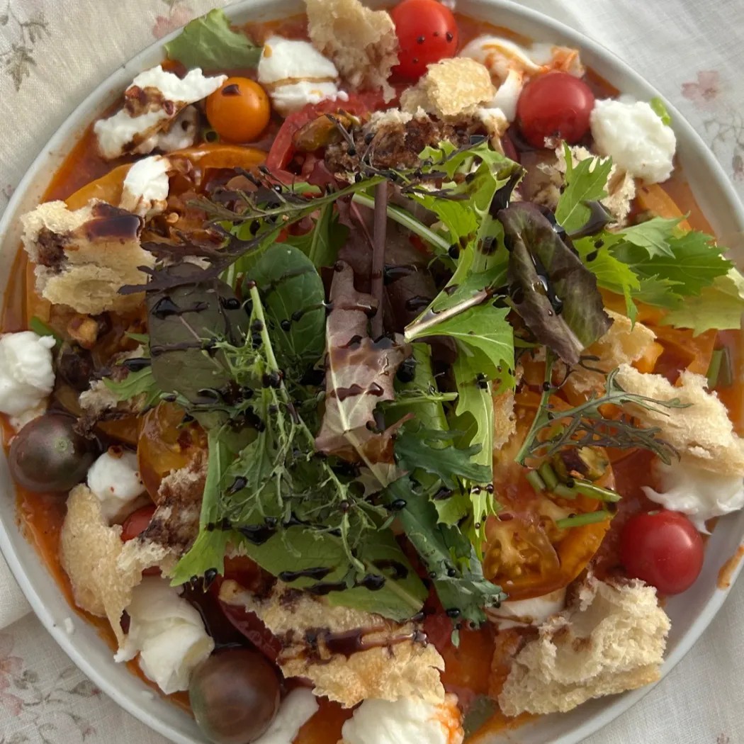 Image alt description