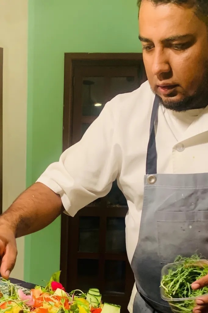 Image alt description