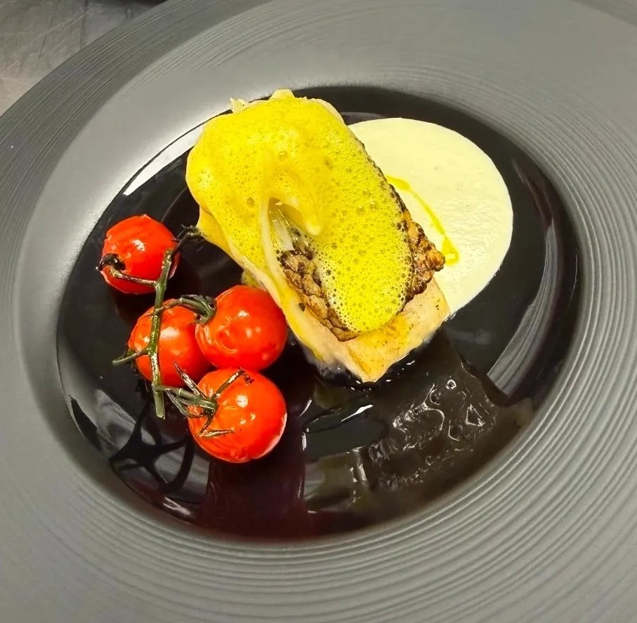 Image alt description