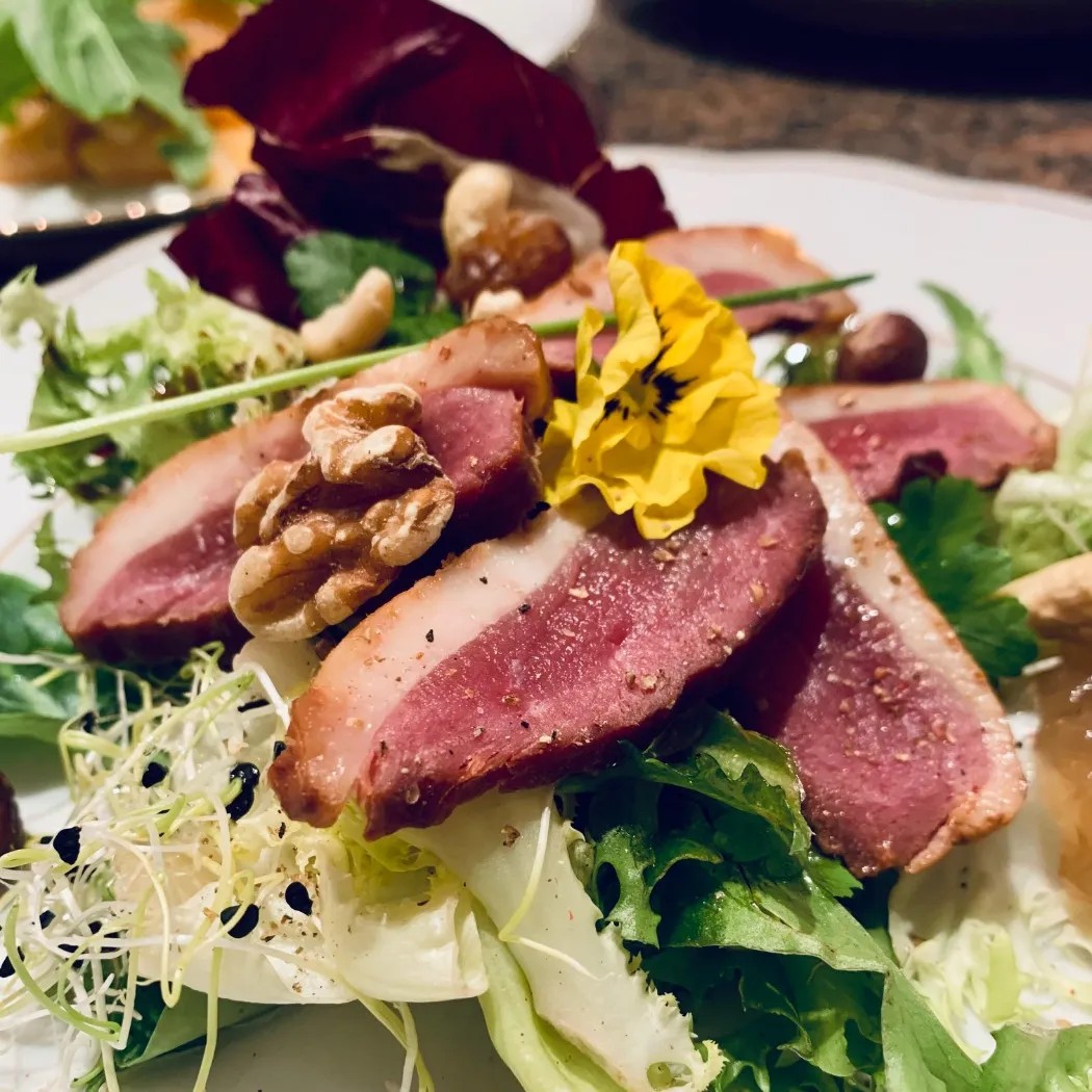 Image alt description