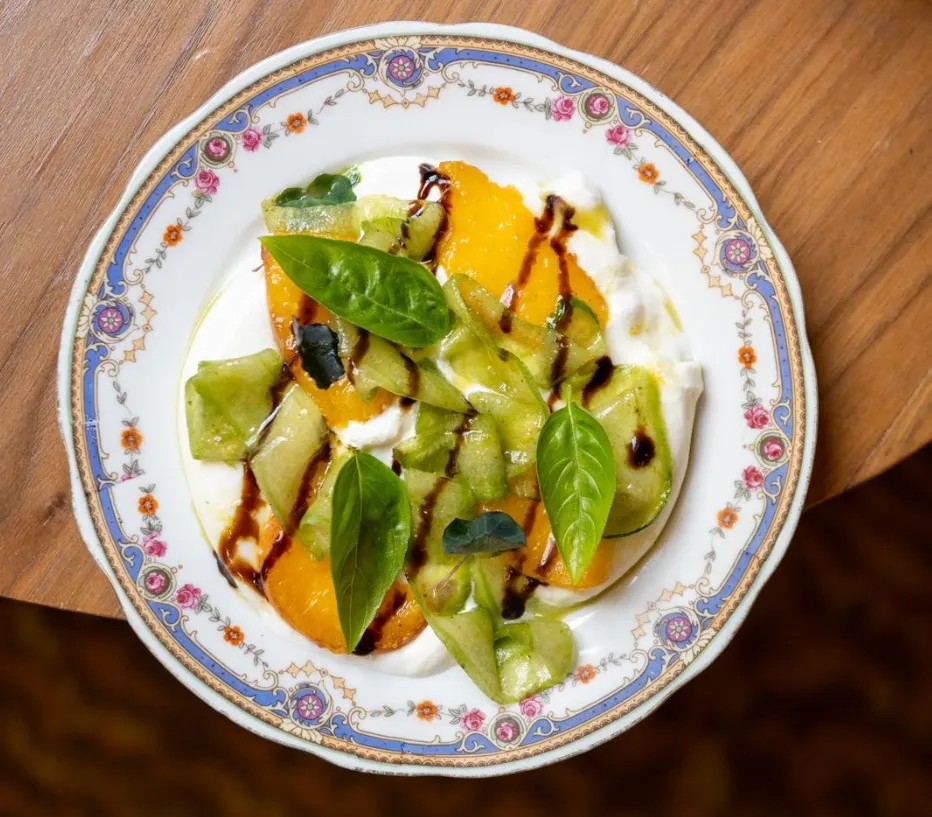 Image alt description