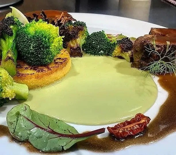 Image alt description