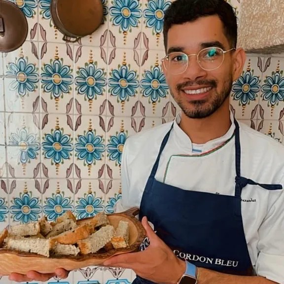 Image alt description