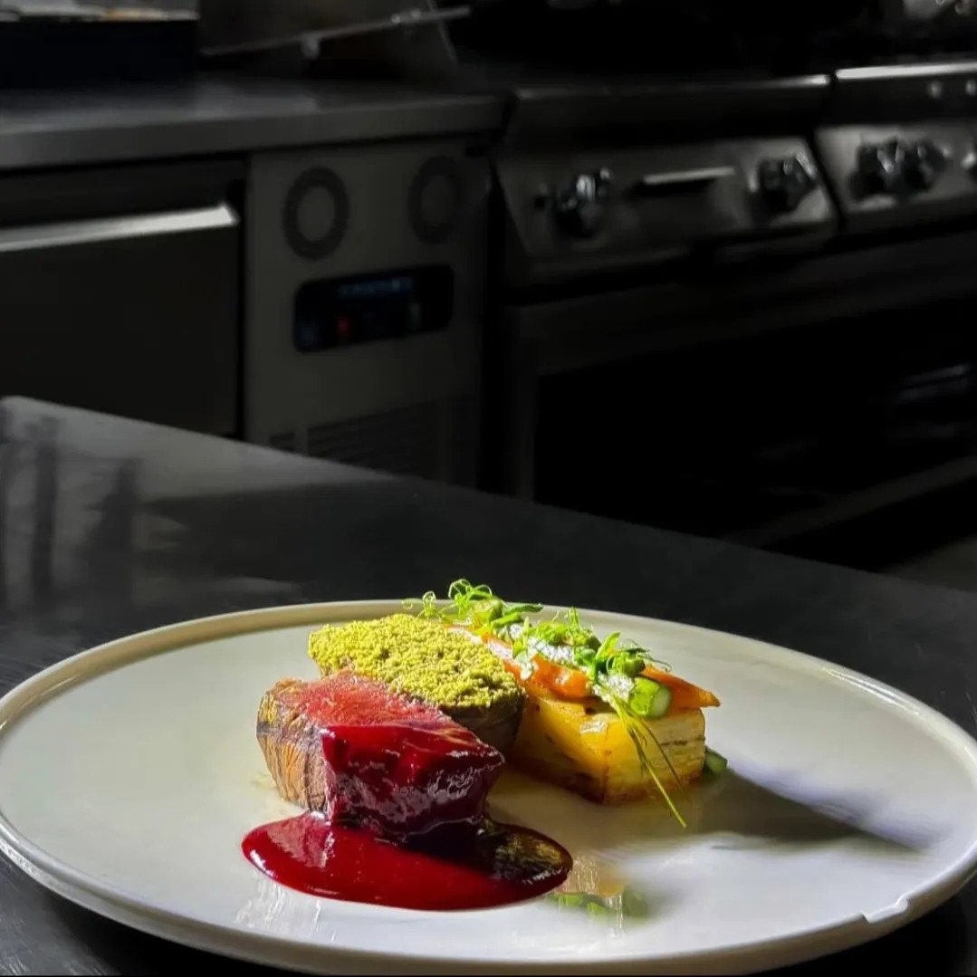 Image alt description