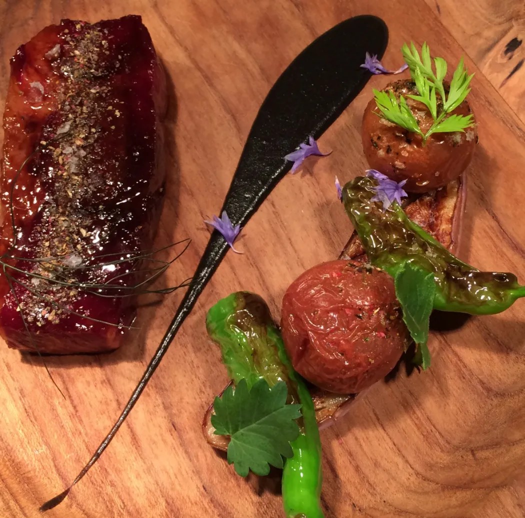 Image alt description