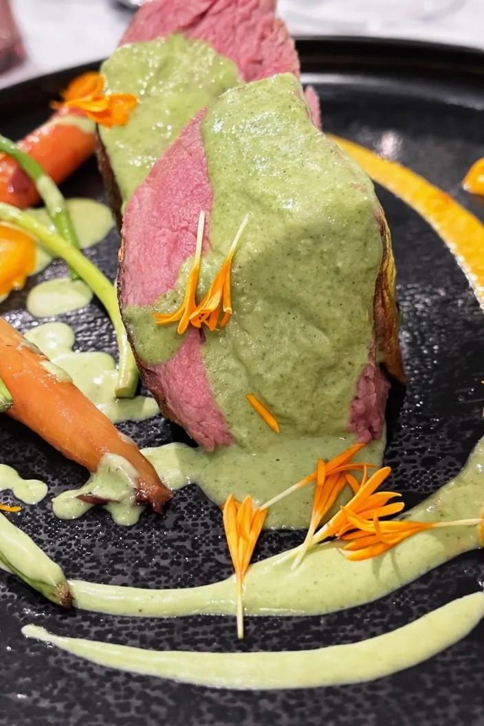 Image alt description