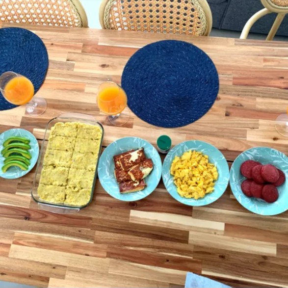 Image alt description