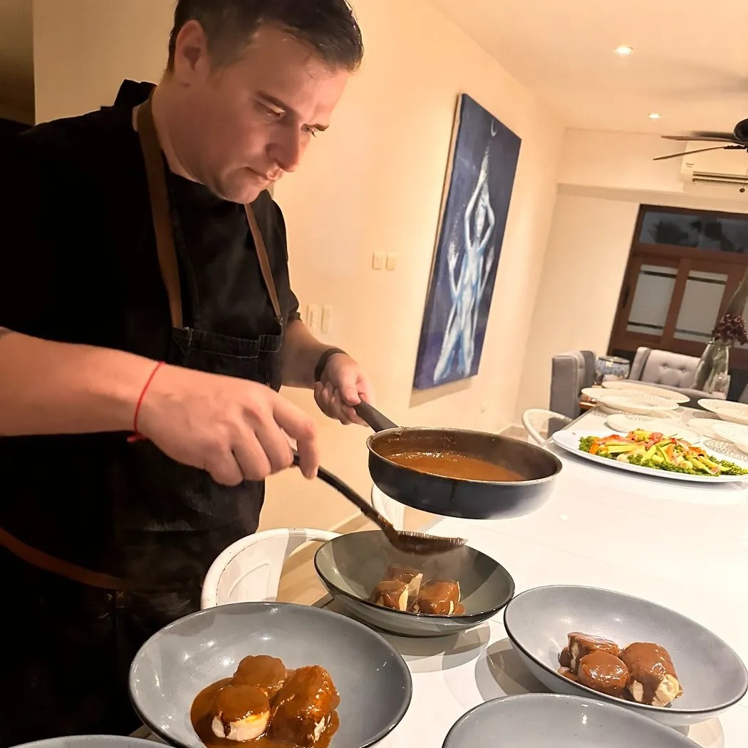 Image alt description