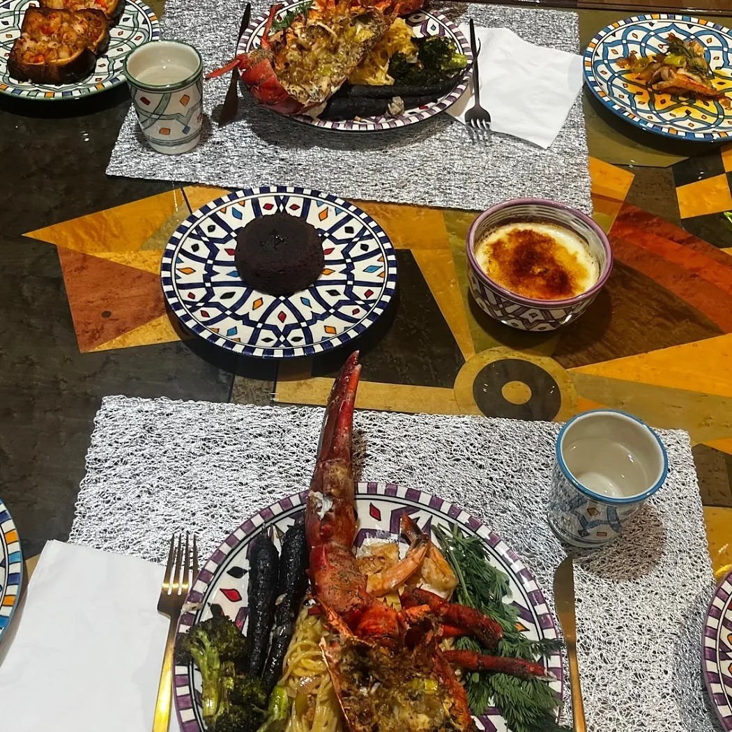 Image alt description