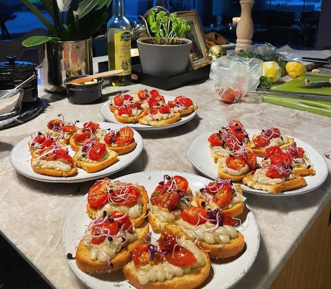 Image alt description