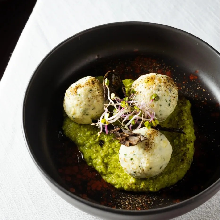 Image alt description