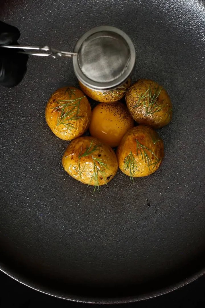 Image alt description