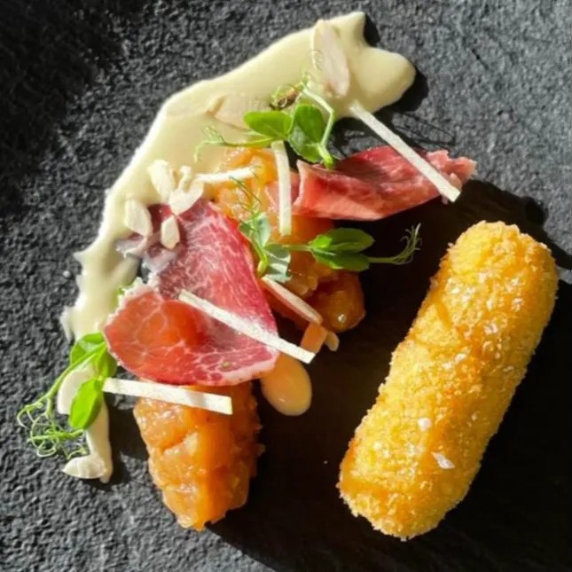 Image alt description