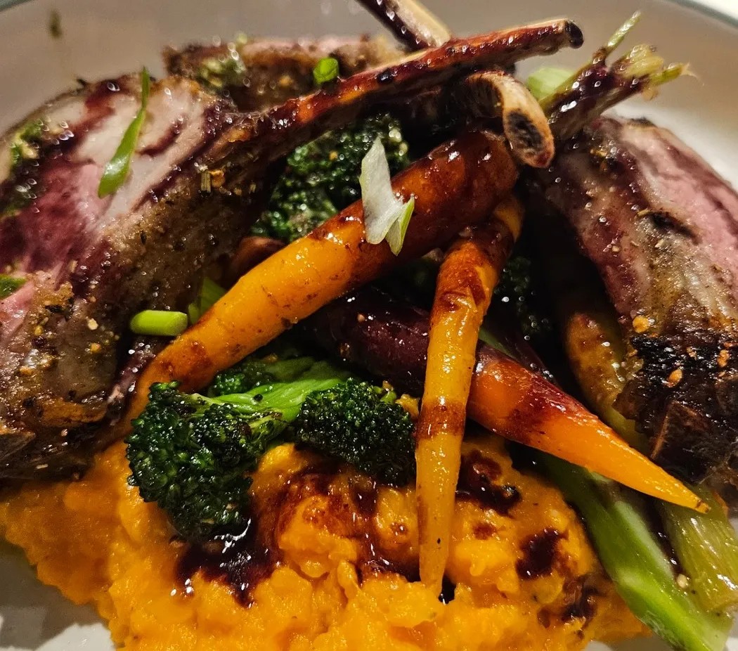 Image alt description