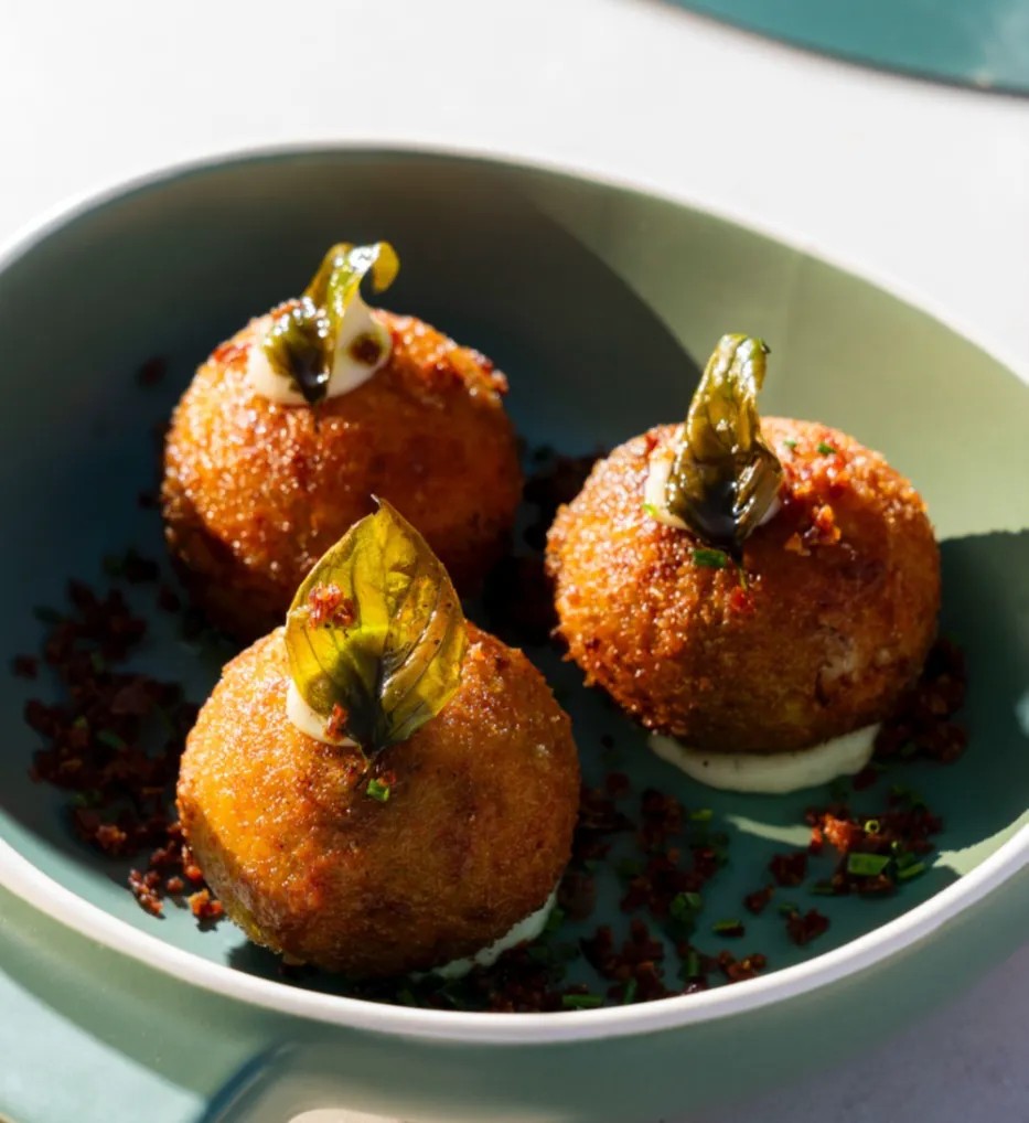 Image alt description