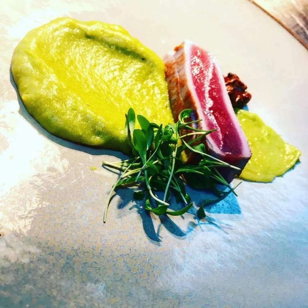 Image alt description