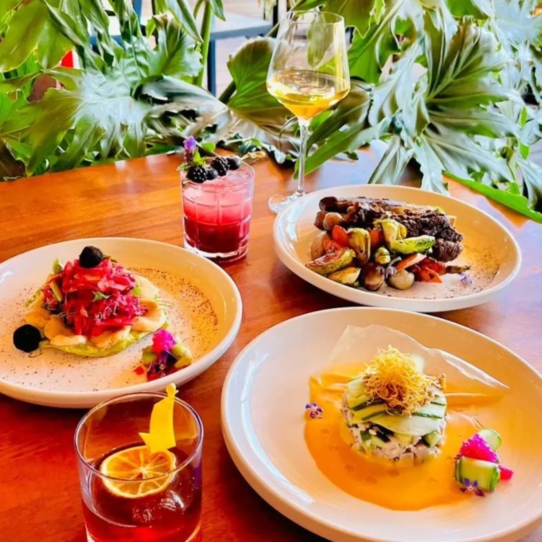 Image alt description