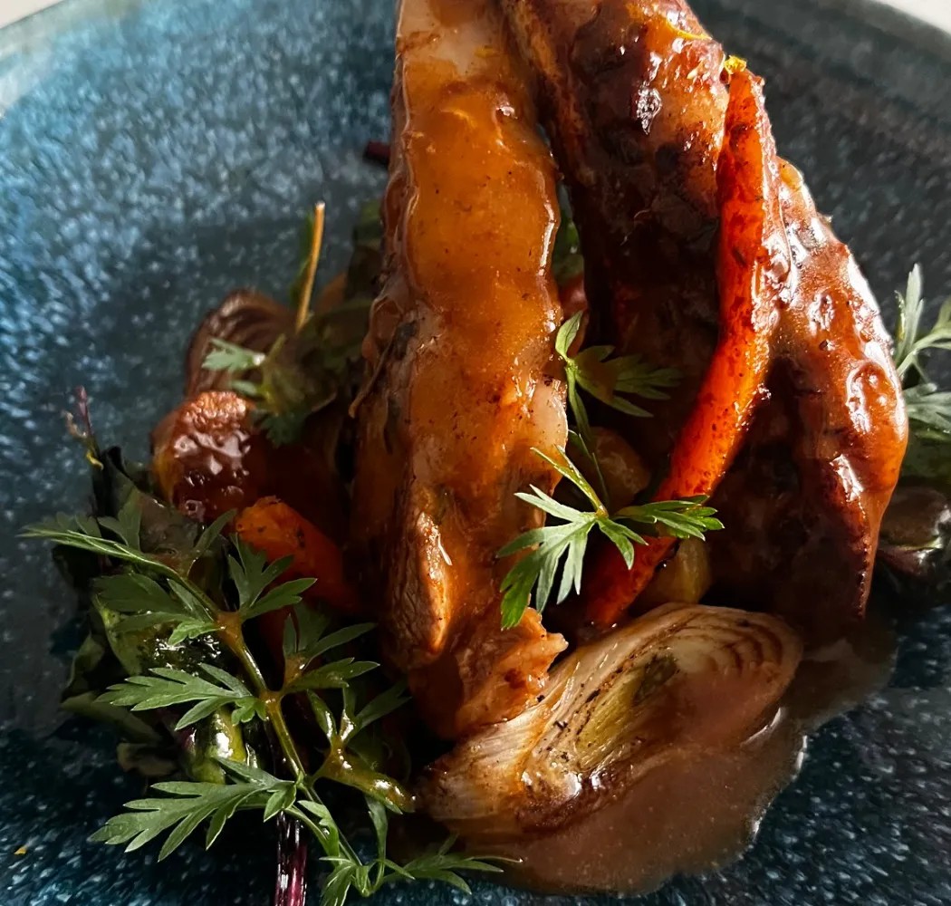 Image alt description