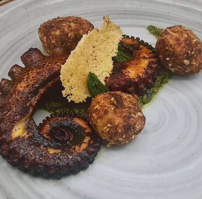 Image alt description