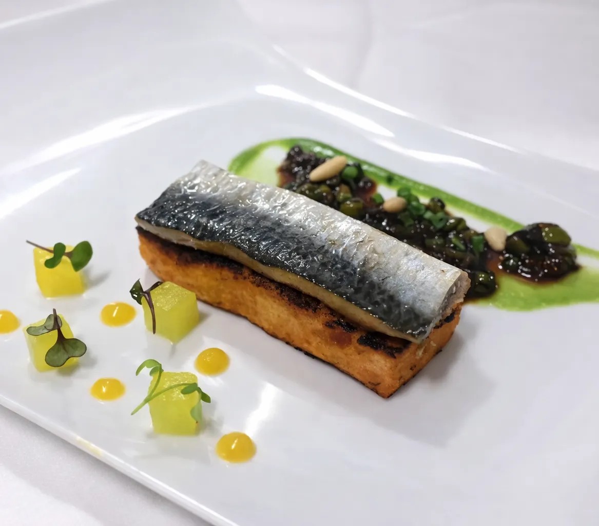 Image alt description