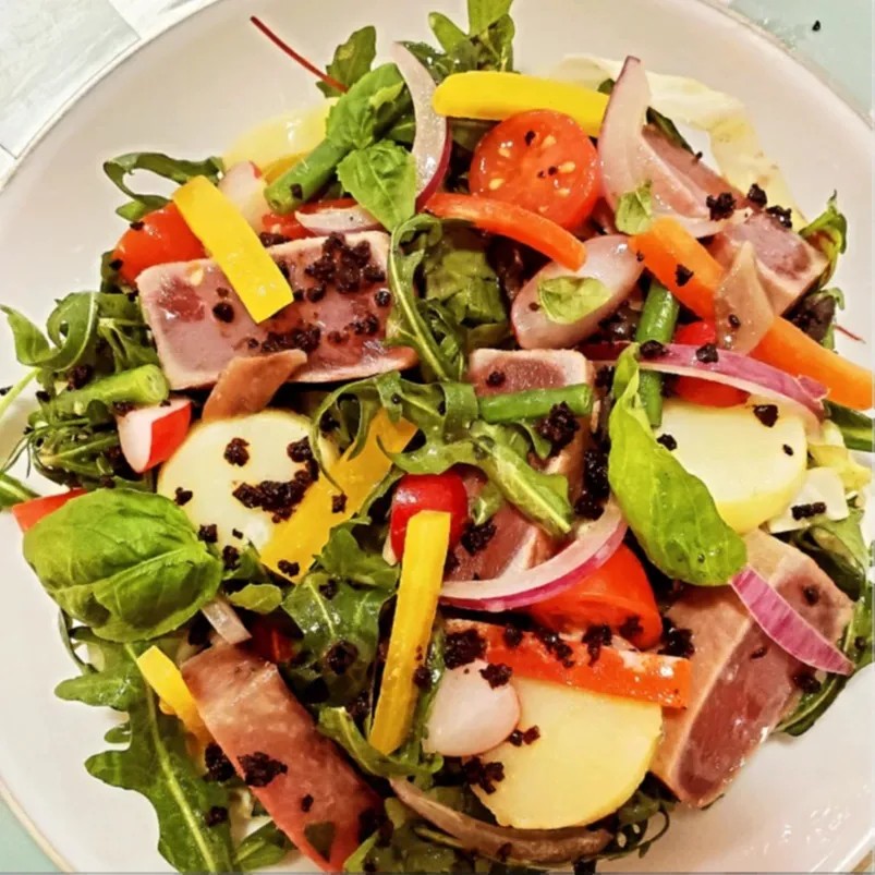 Image alt description