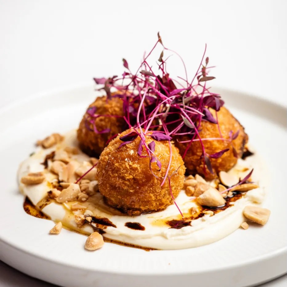 Image alt description