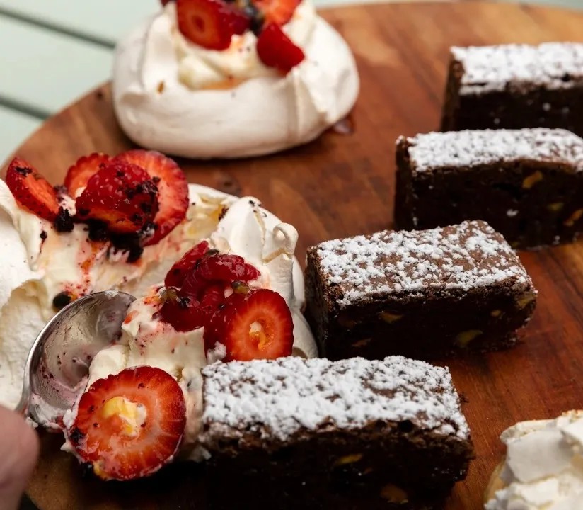 Image alt description