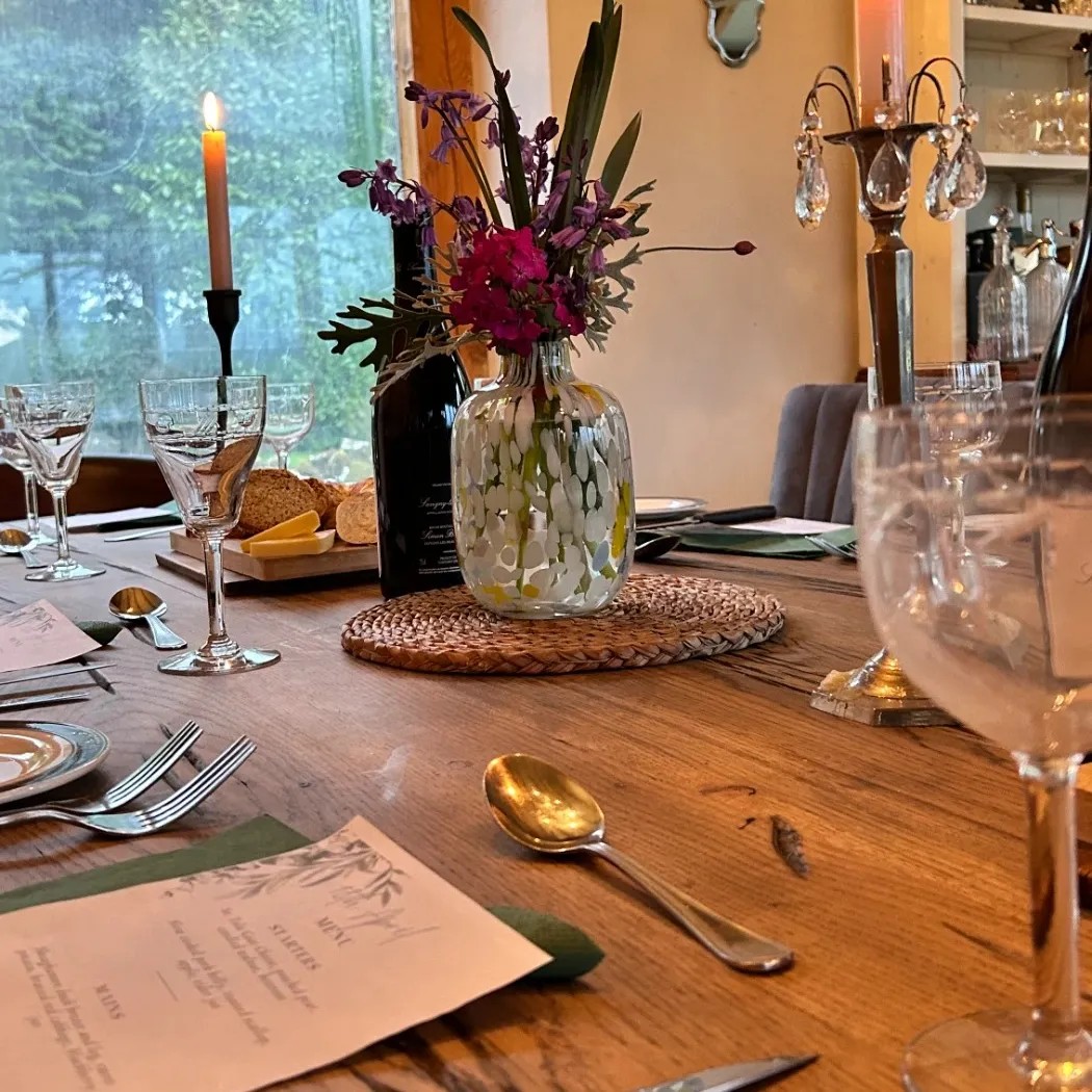 Image alt description