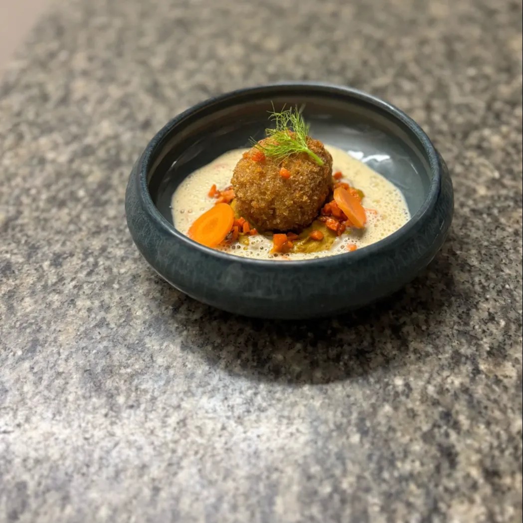 Image alt description