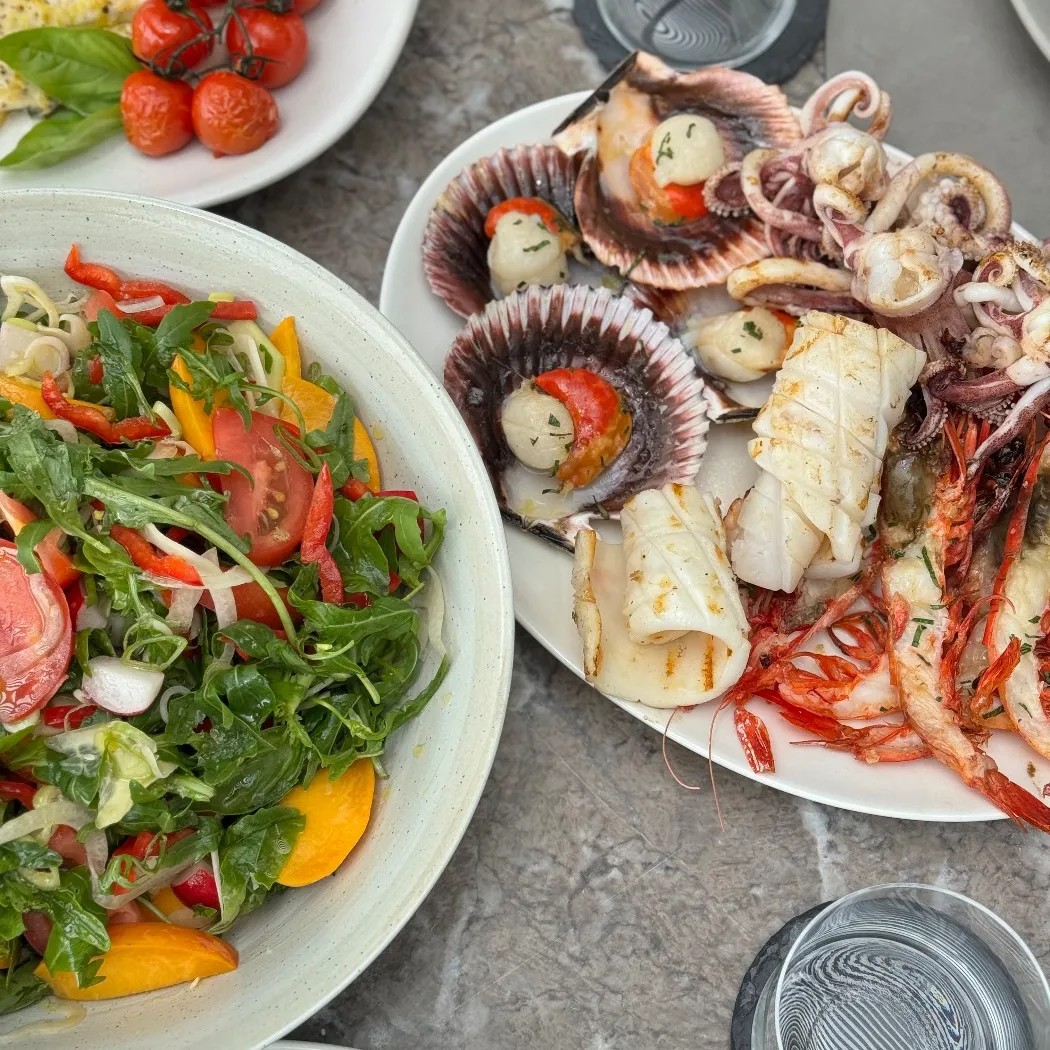 Image alt description