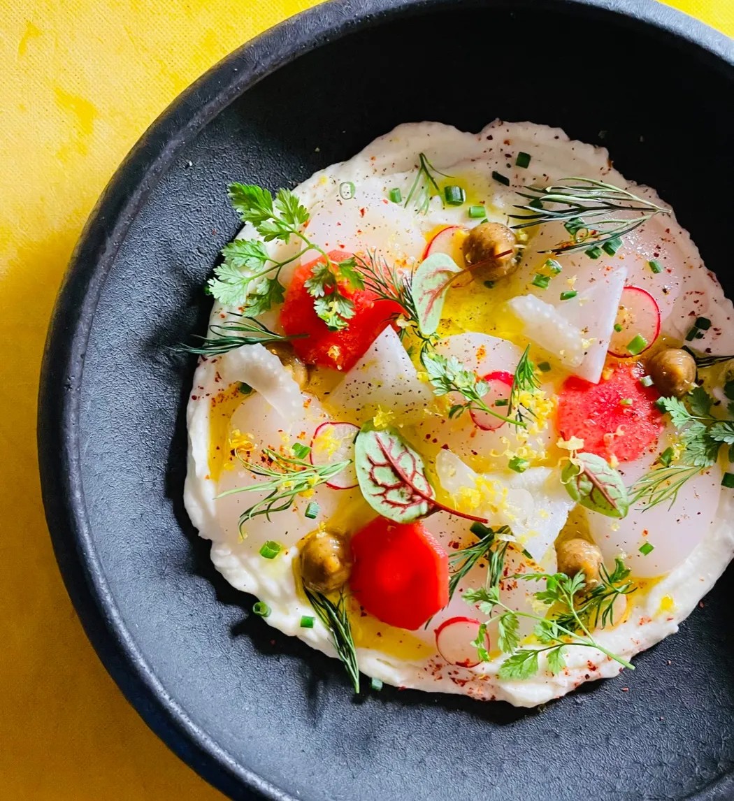 Image alt description