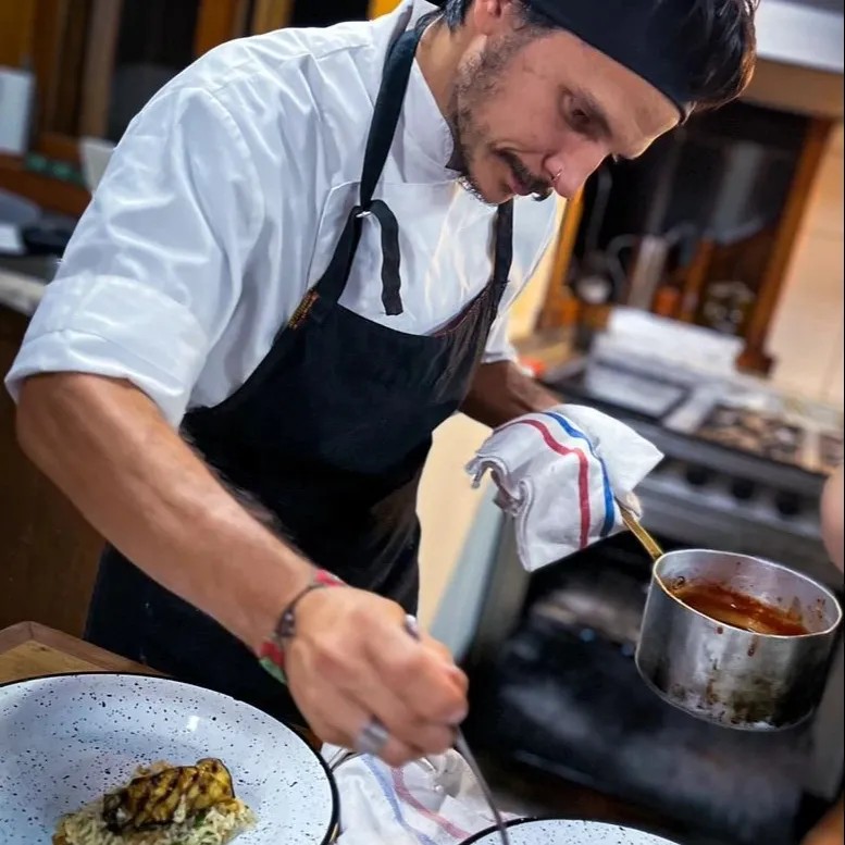 Image alt description