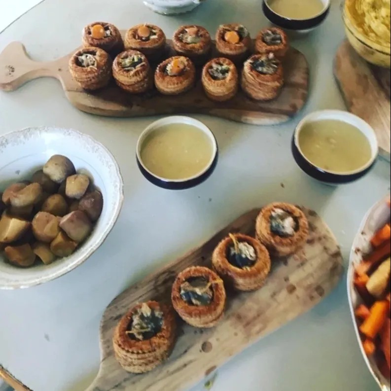 Image alt description