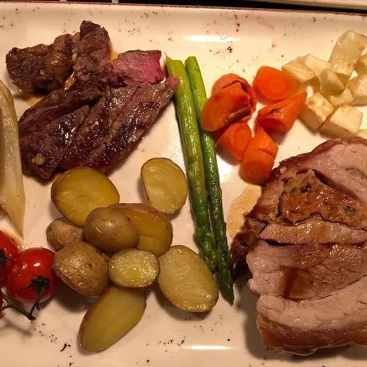 Image alt description