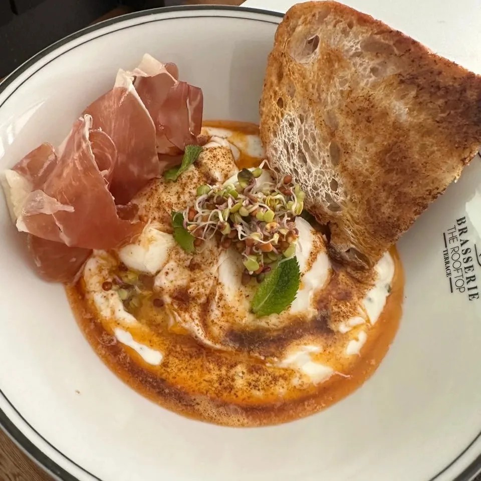 Image alt description