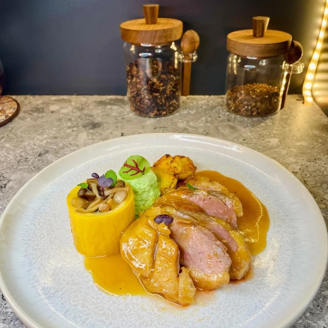 Image alt description