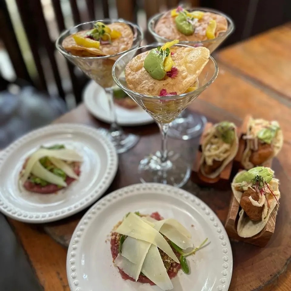 Image alt description