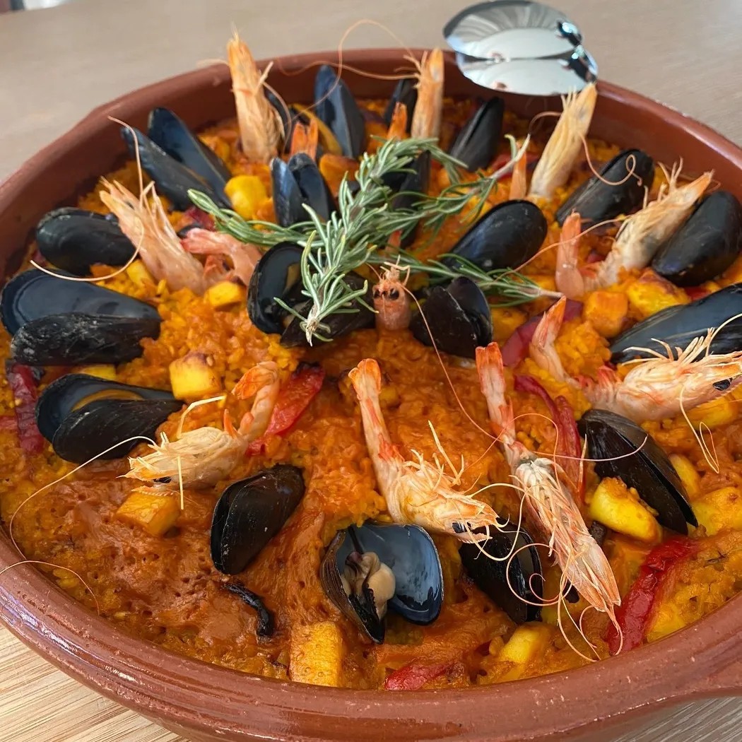 Image alt description